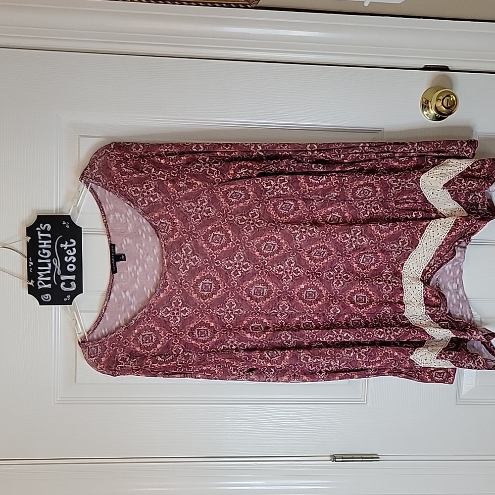 Signature Studio Long Sleeve Sweater Rose Red Tan Large